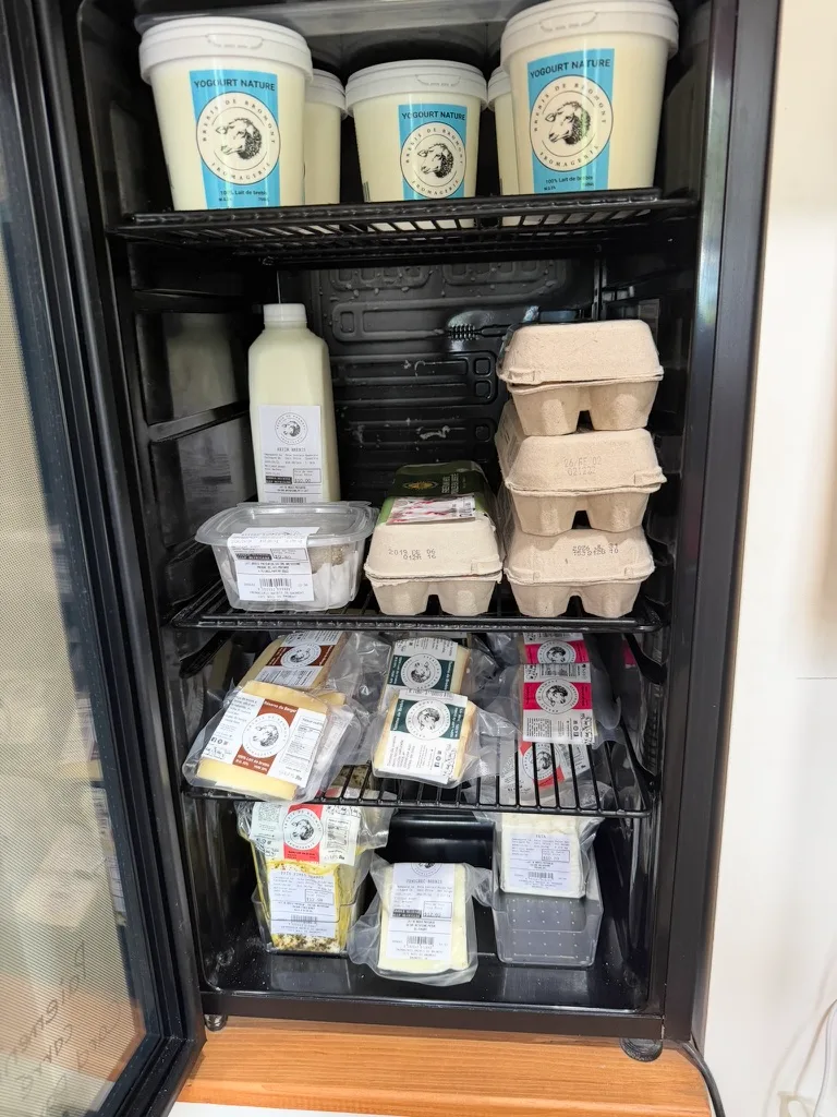 Produits de la ferme dans le kiosque libre-service